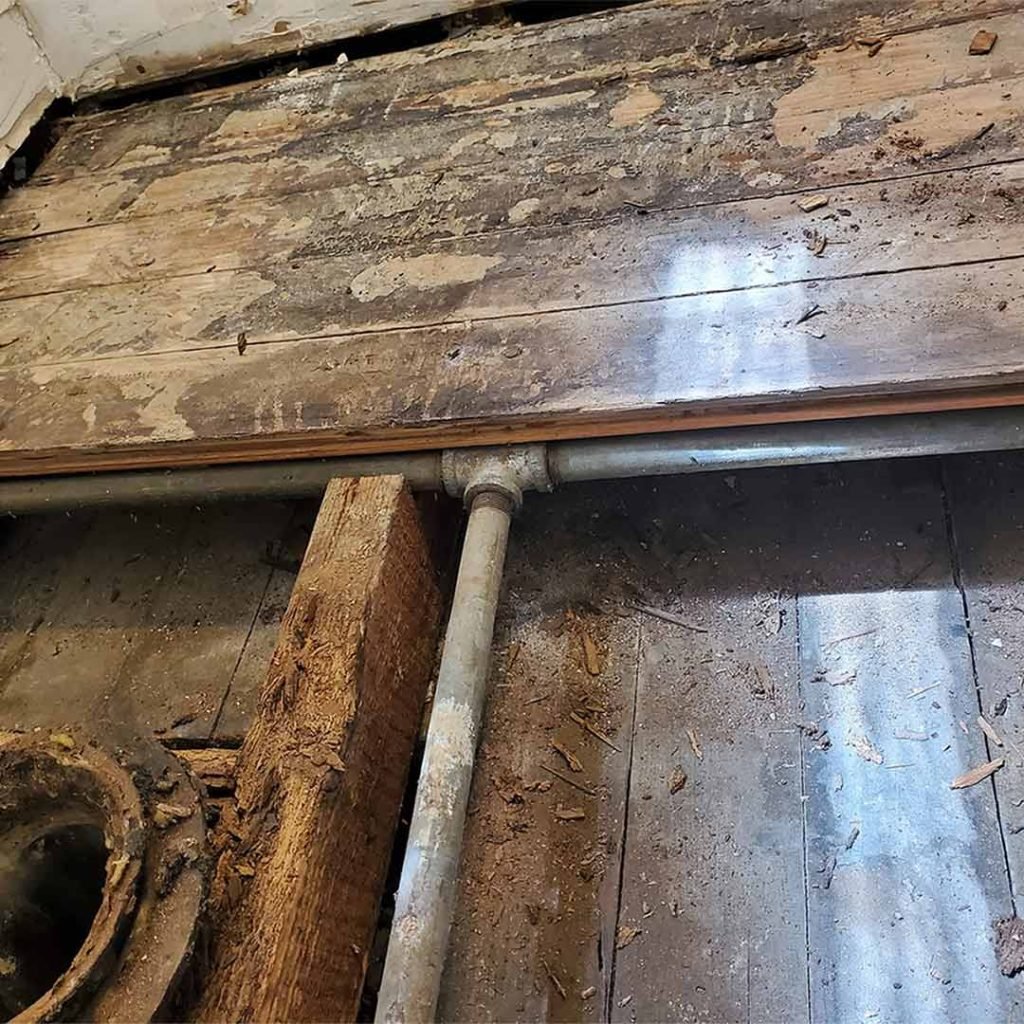 a damage floor in the bathroom